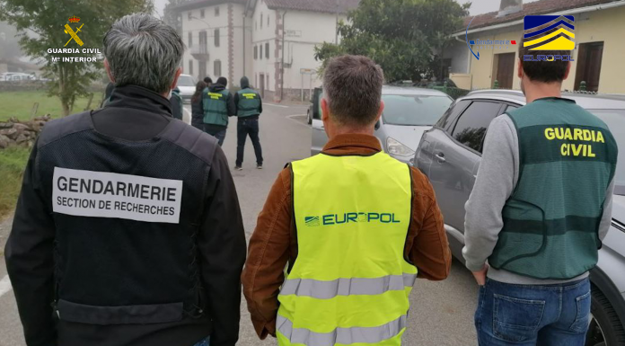 Siete arrestados en Bizkaia, Gipuzkoa y Navarra por trasladar migrantes a Francia