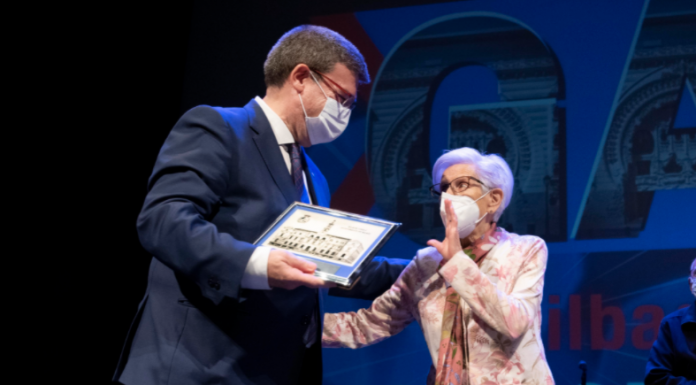 El Alcalde Juan Mari Aburto entrega los premios “Bilbao, Ciudad Amigable con las Personas Mayores”