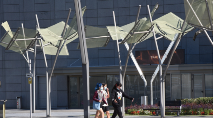 El Ayuntamiento de Bilbao sale a la calle para recoger las ideas de la juventud sobre el futuro más deseable para la villa