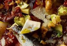 Ensalada de tomate rebelde y sardinillas. Receta suministrada por Serrats