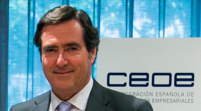 La CEOE rechaza la propuesta de subida del SMI