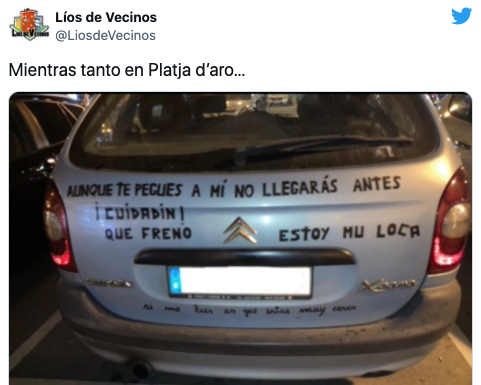 Llamativo mensaje visto en la parte trasera de un vehículo