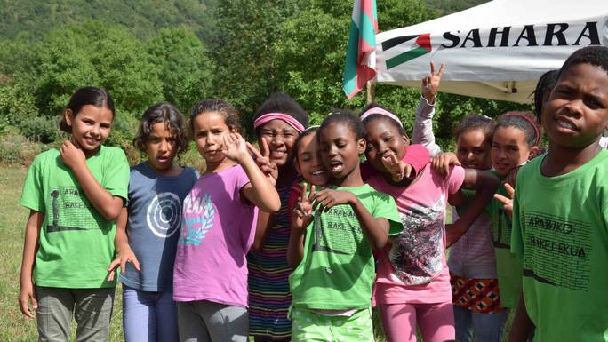 El Ayuntamiento de Bilbao retoma “Oporrak Bakean-Vacaciones en Paz” y anima a la acogida de niñas y niños saharauis durante este verano