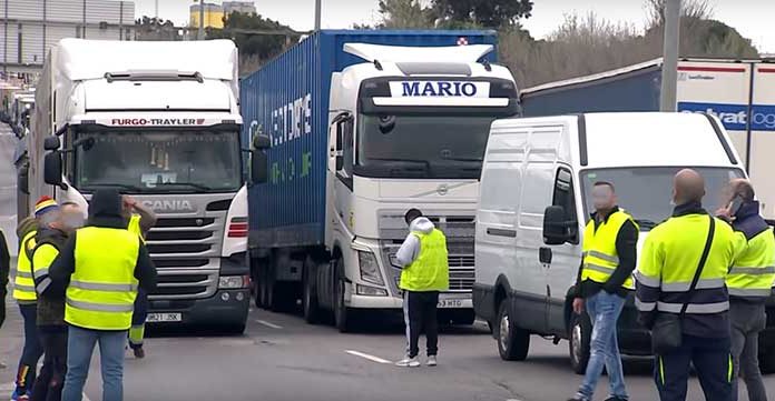 Grandes patronales se unen desde hoy a la huelga de los pequeños transportistas
