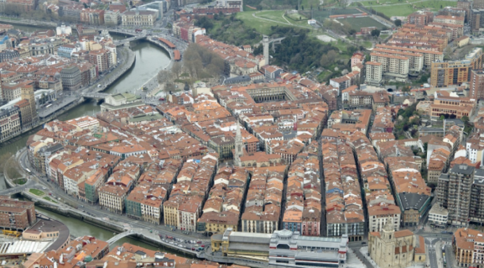 El pleno del Ayuntamiento de Bilbao aprueba la Ordenanza de Zonas de Preferencia Peatonal, con un apartado específico para el Casco Viejo