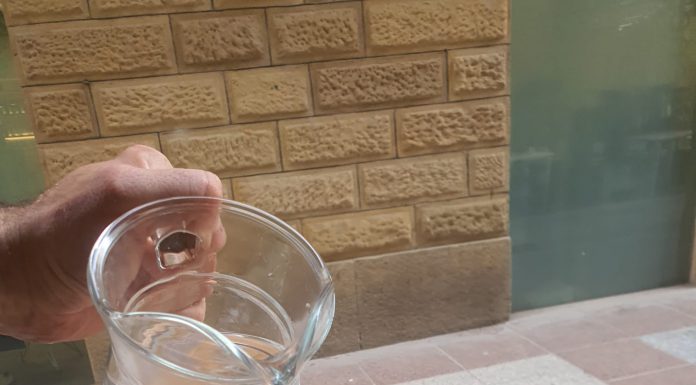 La ley de residuos obliga a bares y restaurantes a ofrecer agua del grifo gratis