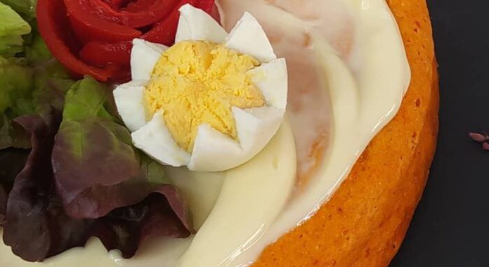 Pastel de atún y pimientos del piquillo al microondas. Receta suministrada por Serrats