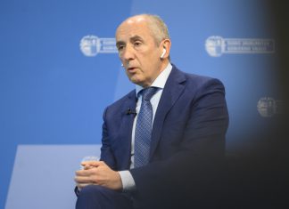 Josu Erkoreka expresa su preocupación por «el porte y exhibición de armas blancas en determinados lugares públicos»