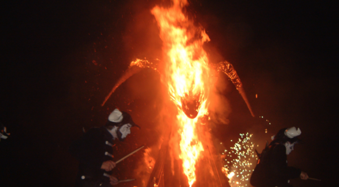Quince hogueras volverán a iluminar Bilbao la noche de San Juan, tras dos años de ausencia
