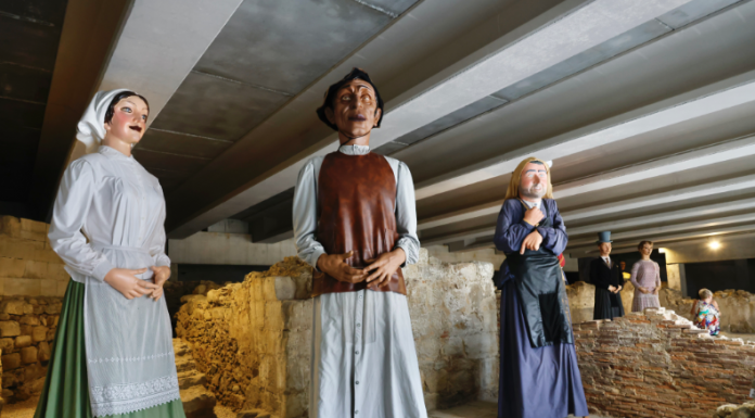 La exposición “Gigantes de Bilbao” permanecerá hasta el 11 de septiembre en el Yacimiento de la Plaza de Corazón de María