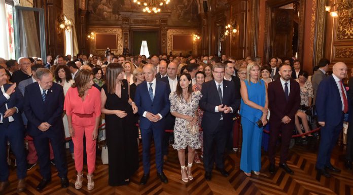 La sociedad de Bizkaia vuelve al Palacio Foral tres años después