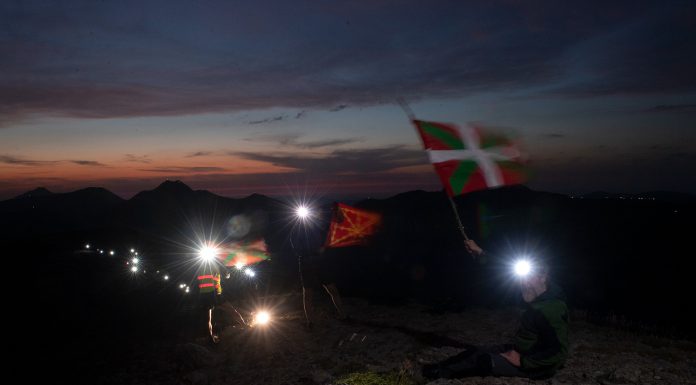 La Vía Pirenaica ilumina 300 cumbres por la autodeterminación