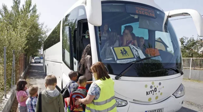 Educación y asociaciones de transporte escolar consensuan un incremento del 24% en las tarifas