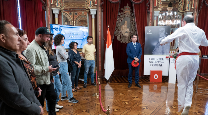 El Ayuntamiento de Bilbao rinde homenaje a Gabriel Aresti con la entrega de los premios de la XXXIX edición del concurso de relatos que lleva su nombre