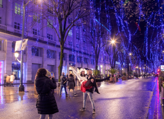 El Ayuntamiento de Bilbao retrasará una semana el encendido de luces navideñas y acortará una hora la iluminación los fines de semana