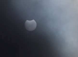 Arranca el eclipse parcial de Sol