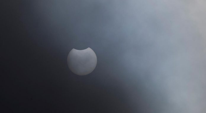 Arranca el eclipse parcial de Sol