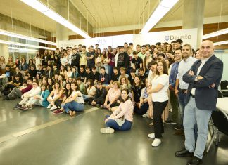 Un centenar de estudiantes de secundaria participa en Bilbao en un encuentro con profesionales de la ciencia y la tecnología para orientar sus carreras profesionales