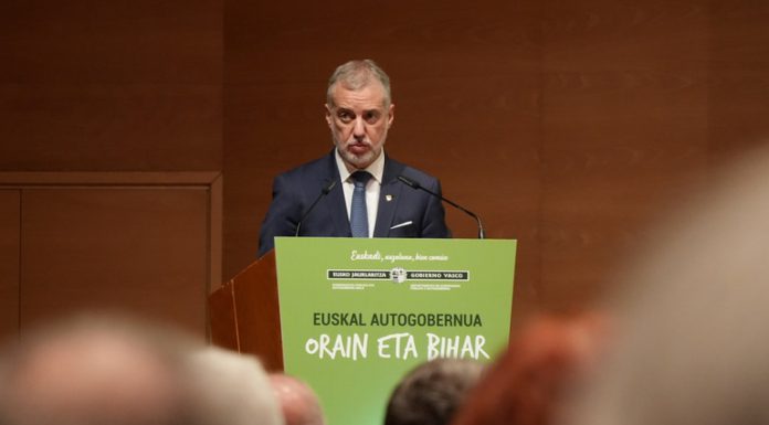 El Lehendakari aboga por «un poder judicial propio para interpretar y aplicar las normas propias»