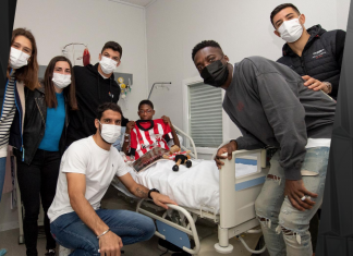 Los jugadores del Athletic Club visitan los hospitales de Cruces y Basurto