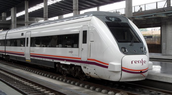 Nuevas condiciones de los abonos gratuitos de trenes Media Distancia para evitar fraudes Euskadi gestionará los ferrocarriles de Cercanías