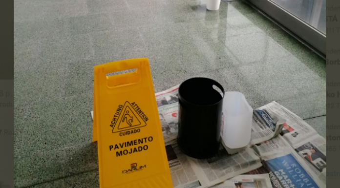 Ocurrente idea de unas profesoras al ver que hay goteras en la universidad