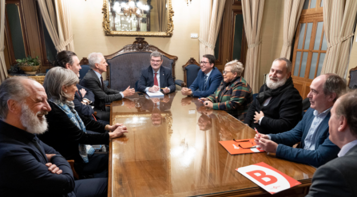 El alcalde Juan Mari Aburto recibe a profesionales referentes del sector del arte y cultura de Bilbao
