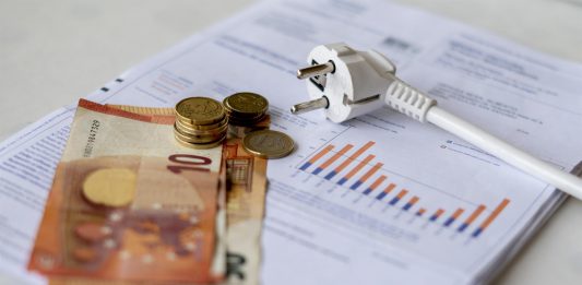 El precio de la electricidad sube un 30 % en la primera quincena de septiembre y alcanza máximos desde 2022