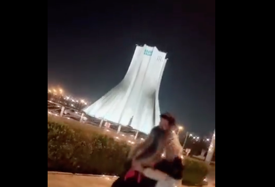 Condenados a diez años de cárcel por publicar un vídeo bailando en público sin velo