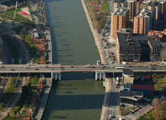 El Ayuntamiento de Bilbao realiza nuevos cortes nocturnos en el Puente de Deusto para abordar más labores de mantenimiento