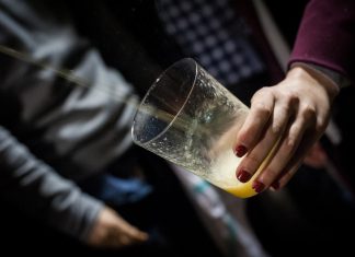 La AVC investiga la posible «recomendación colectiva de los precios» de notarios y sidreros