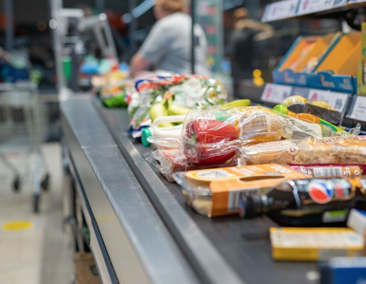 Huelga hoy en el comercio de alimentación de la mano de ELA y LAB para frenar la centralización de sus convenios