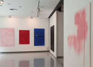 El escaparate de la Sala Rekalde muestra las pinturas de Garazi Etxebarria Azurmendi en el marco del programa Barriek de la Diputación de Bizkaia