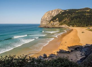 Viajes National Geographic incluye la playa de Laga entre «las más deseadas del verano»