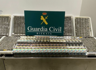 Incautadas más de mil cajetillas de tabaco sin declarar a una pasajera en Loiu