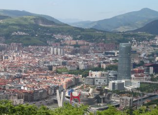 Cerca de 8.600 personas residían en viviendas municipales de Bilbao al inicio de 2023