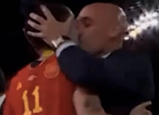 CENAFE denuncia a Luis Rubiales por su beso a Jenni Hermoso