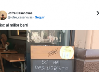Este cartel situado en la entrada de un bar lleva miles de ‘me gusta’