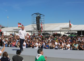 Urkullu critica los «mensajes catastrofistas» y las «huelgas y manifestaciones por intereses políticos»