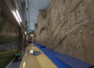 Bilbao Kirolak programa siete talleres monográficos de escalada para el curso 2023-2024 en el rocódromo del Polideportivo de Errekalde