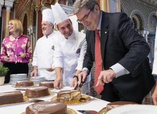 El Ayuntamiento de Bilbao recibe al Gremio y a la Escuela Profesional de Pastelería de Bizkaia con motivo de la presentación de la Tarta Begoña