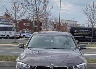Llamativo mensaje para el conductor de este coche