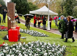 Bilbao recuerda un año más a todas las víctimas del terrorismo y de la violencia política en la ofrenda ciudadana del Día de la Memoria