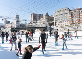 El Ayuntamiento de Bilbao comienza el montaje de la pista de hielo y las instalaciones navideñas en el Arenal