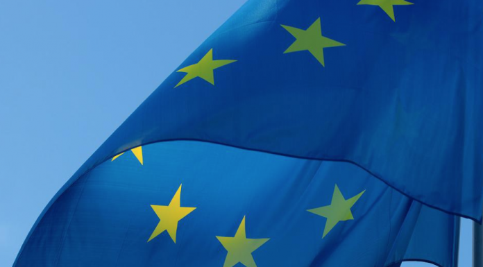 Hertsaduraren aurkako tresna indarrean da EBren aurkako presio-neurriei aurre egiteko
