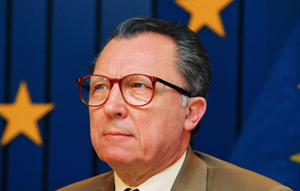 Jacques Delors: Europako Batzordeko egungo presidenteak adierazpen bat eta hitzaldi bat eman ditu hildako presidente ohiari buruz