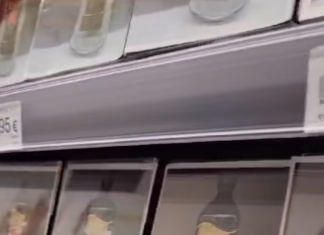 Un comercio sustituye las botellas de aceite por fotografías para evitar hurtos