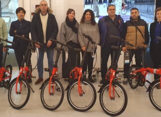 La Diputación de Bizkaia entrega las 6 bicicletas sorteadas en el Parque Infantil de Navidad