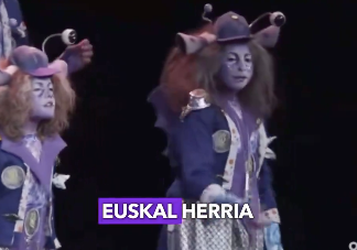 Una chirigota infantil apoya la diversidad de las lenguas y hace un guiño al euskera