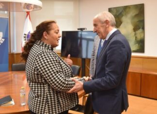 Josu Erkorekak Yerba-Buena Emakume Ijitoen Elkartearen presidentea hartu du